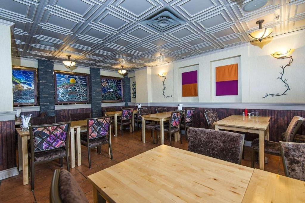 Coast High Country Inn Whitehorse Exterior photo