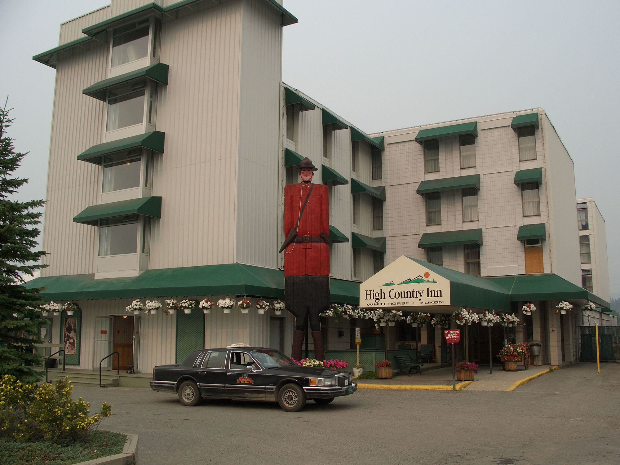 Coast High Country Inn Whitehorse Exterior photo