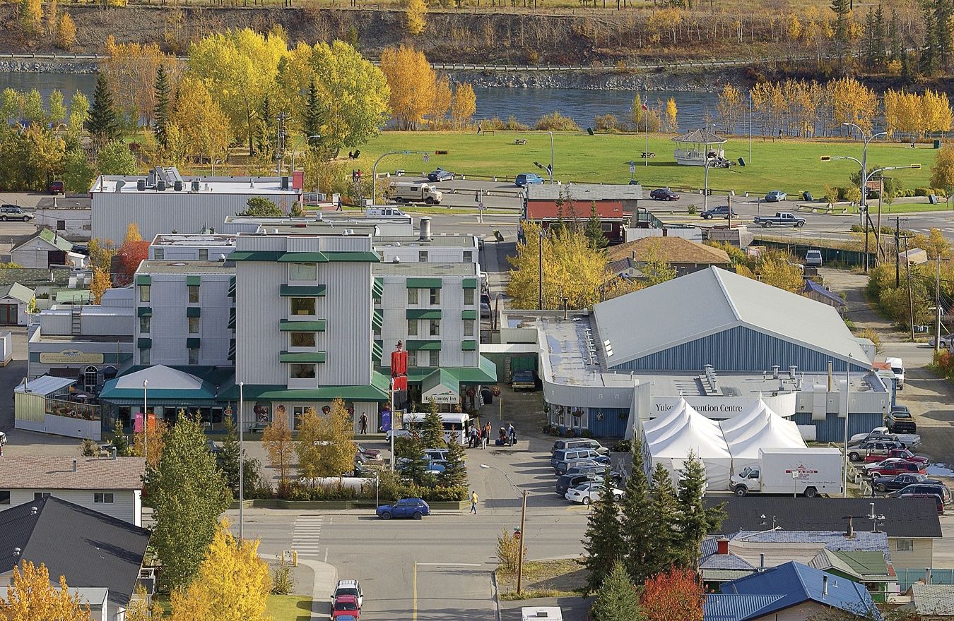 Coast High Country Inn Whitehorse Exterior photo