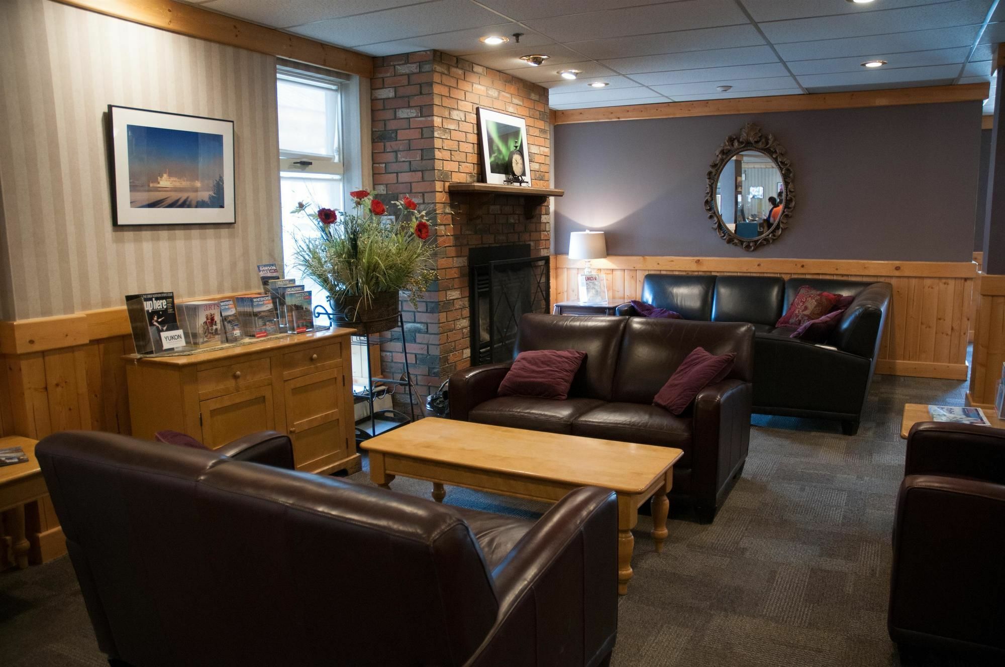 Coast High Country Inn Whitehorse Exterior photo